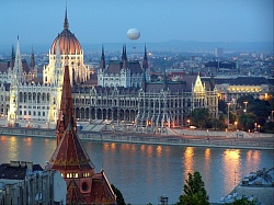 Венгрия сократила срок действия прививочных сертификатов